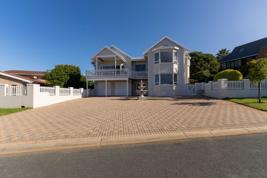 5 Bedroom Property for Sale in Outeniqua Strand Western Cape
